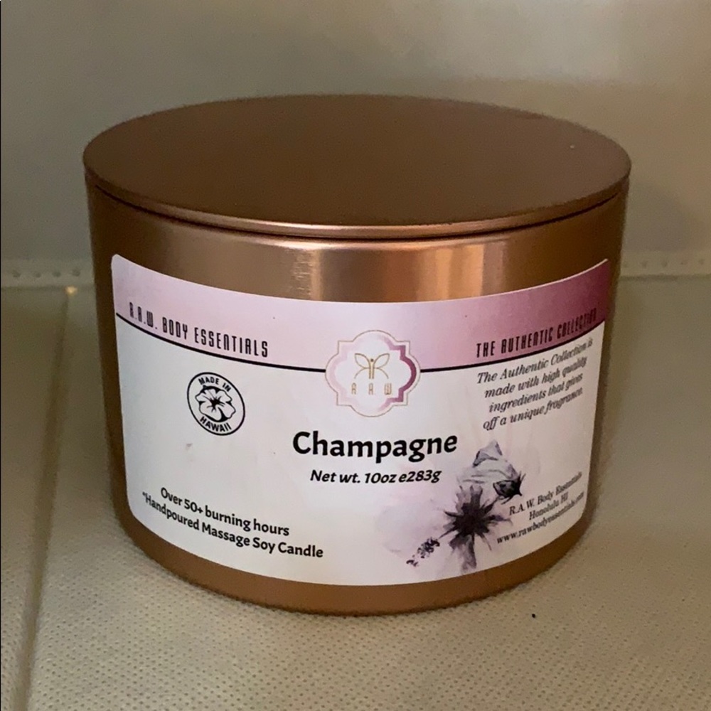 Handpoured, soy candle- Champagne scented! 10oz.